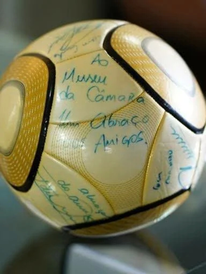 Furto de bola autografada por Neymar Jr resulta em condenação de 17 anos de prisão