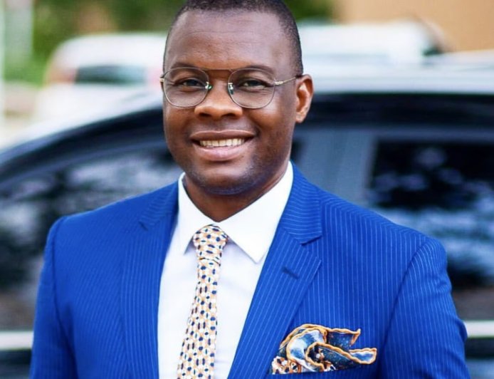 Costa Vilola celebra a sua Pós-Graduação: -“Tive de dizer não as festas”