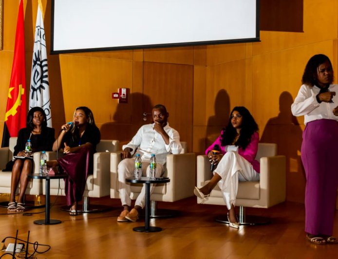 Mulheres não devem pedir dinheiro aos homens, devem trabalhar