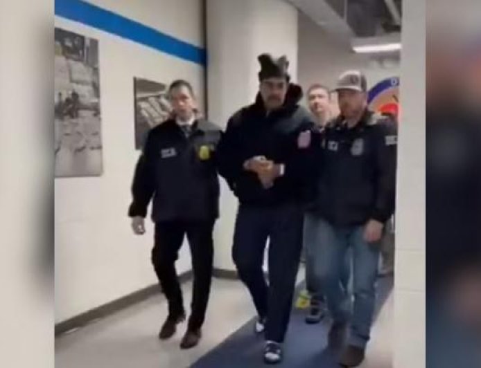 Maduro e Cilia Flores deixam prisão em Nova Iorque rumo ao tribunal sob acusações explosivas