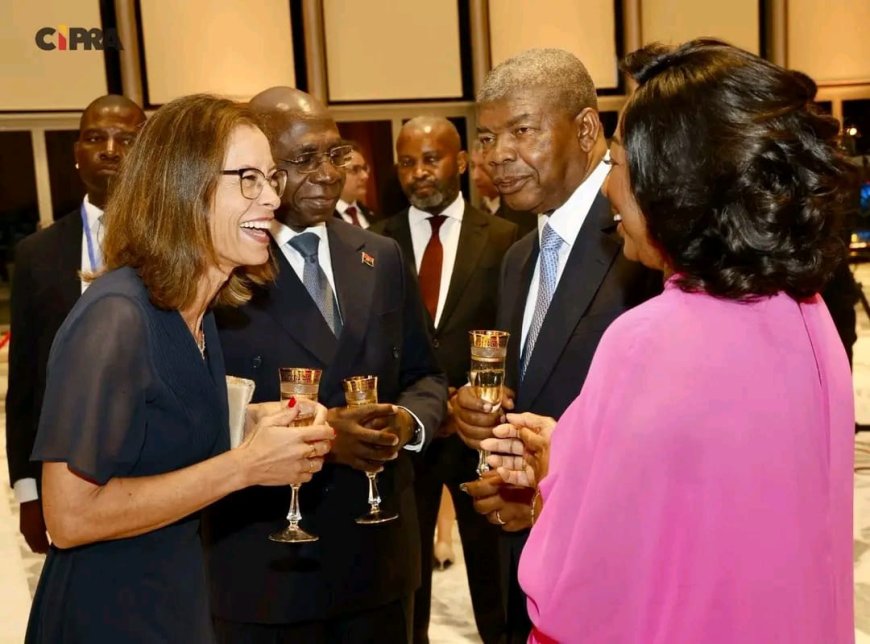 Casal Presidencial Recebe Corpo Diplomático e Organizações Internacionais