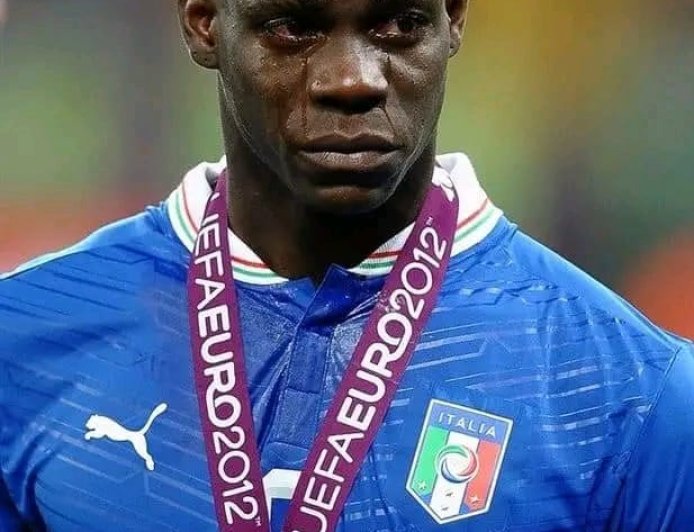 Balotelli Desafia Jogadores Africanos: 'Deixem a Europa Racista e Construam Estádios em África