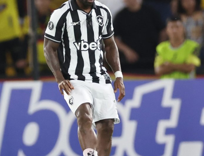 Bastos é destaque defensivo no empate do Botafogo na Libertadores